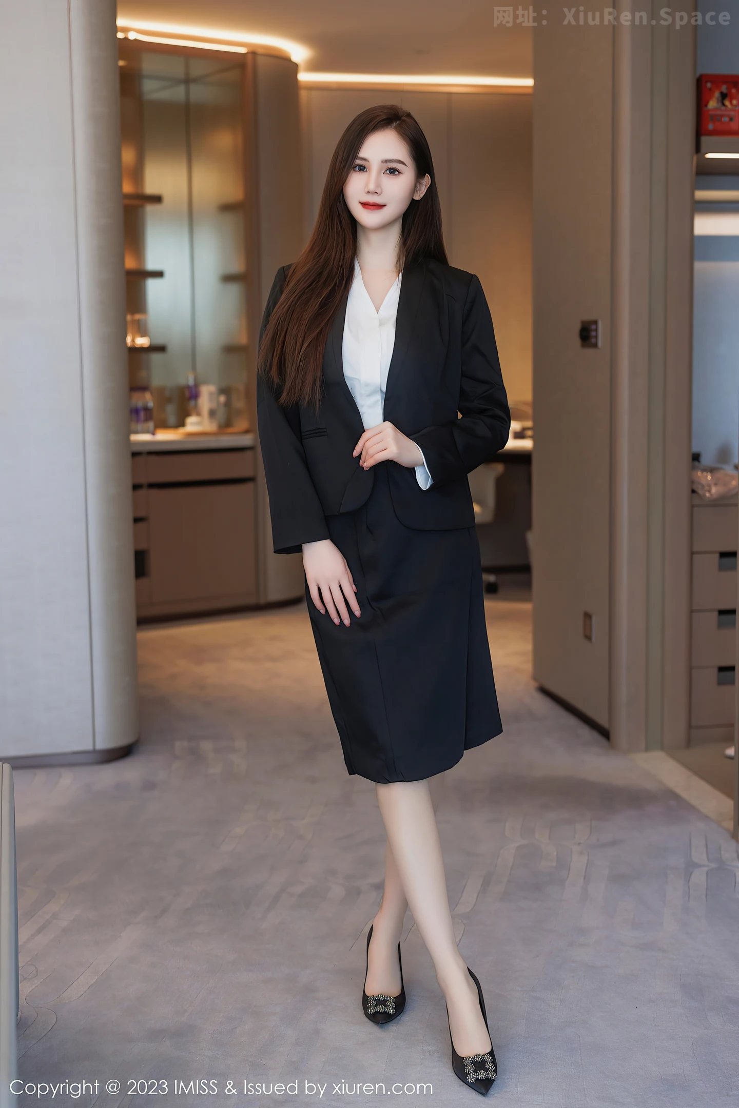 图片[5]-[IMISS爱蜜社]Vol.739 气质女神SISY思性感黑色Ol装扮露白色内衣配超薄肉丝诱惑写真47P-秀人网官方网站